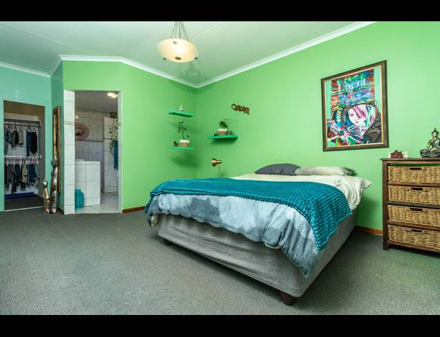 4 BEDROOM FREEHOLD FOR SALE IN BRANDVLEI AH